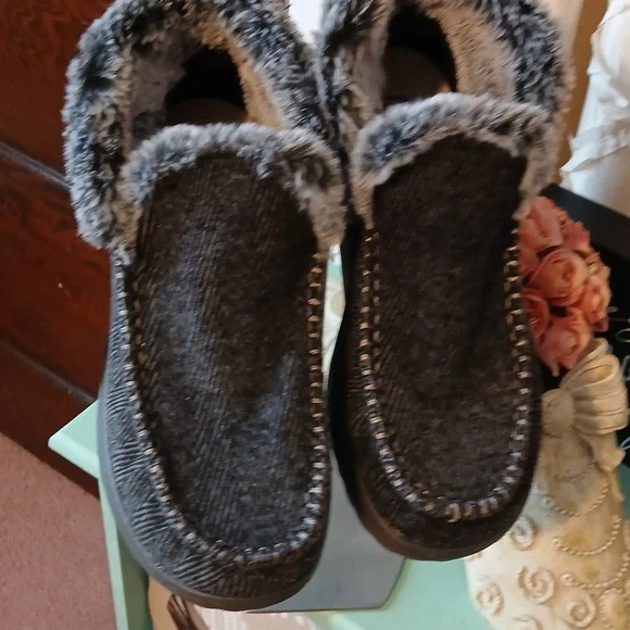 Nwot Hey Dude Size 7 Slip-ons - Picture 5 of 10